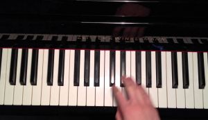 Klavierakkorde zu jeder Melodie spielen