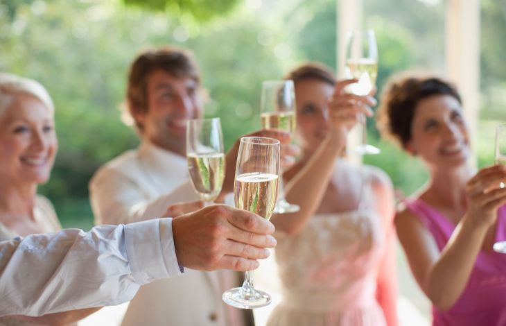 Eine vorbereitete Rede für ein Hochzeitsessen schreiben