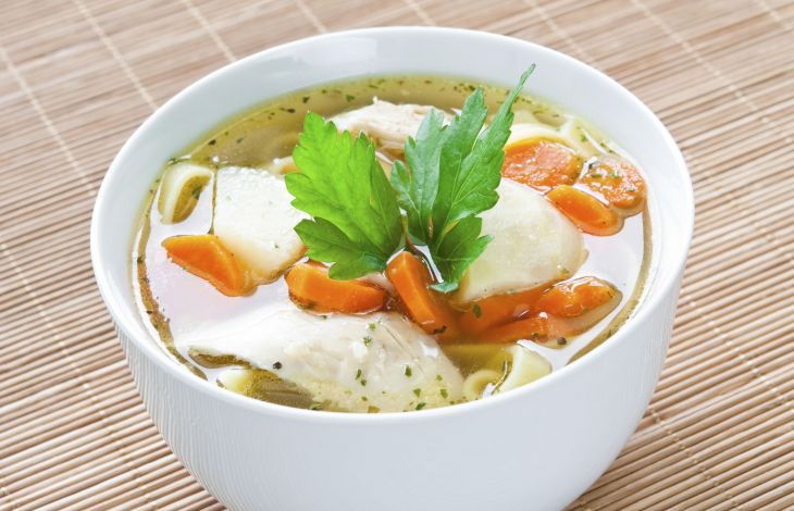 Hühnerbrühe kochen