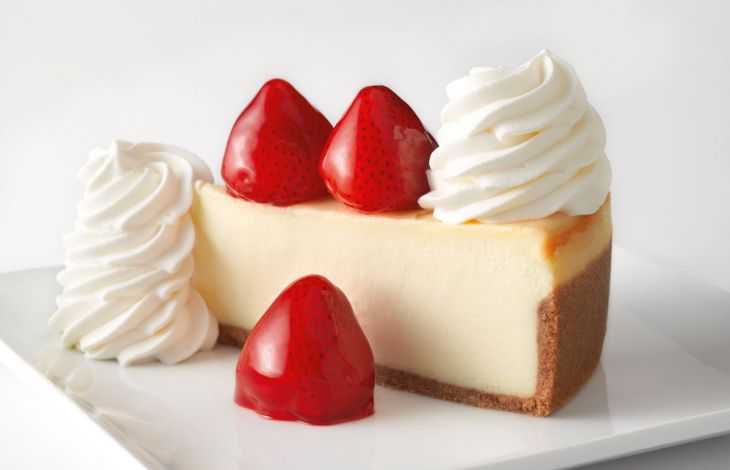 Käsekuchen aus der Springform heben