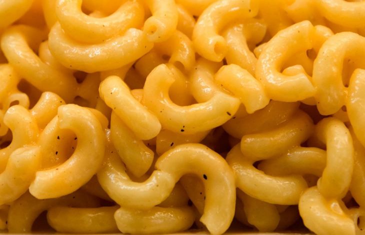 Käsemakkaroni mit extra viel Käse zubereiten