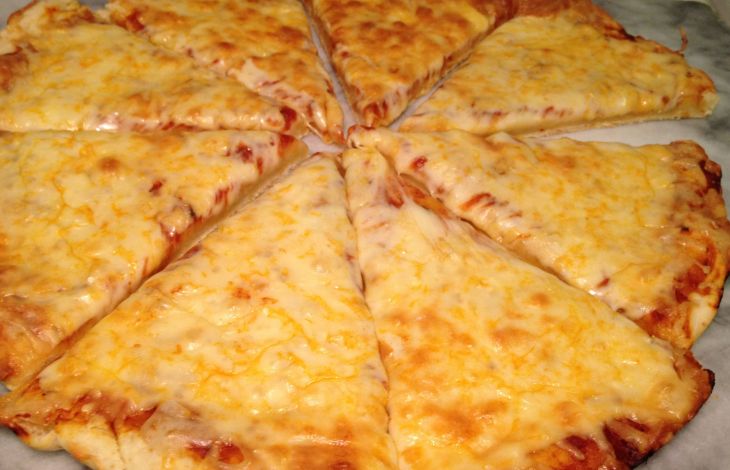 Pizzateig ohne Hefe zubereiten