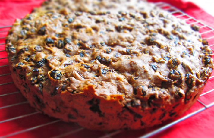 Einen veganen Weihnachtskuchen backen