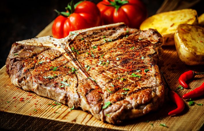 Ein T Bone Steak braten