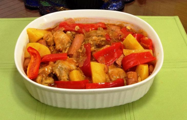 Hühnchen Afritada zubereiten