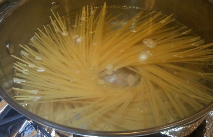 Wie man Spaghetti kocht