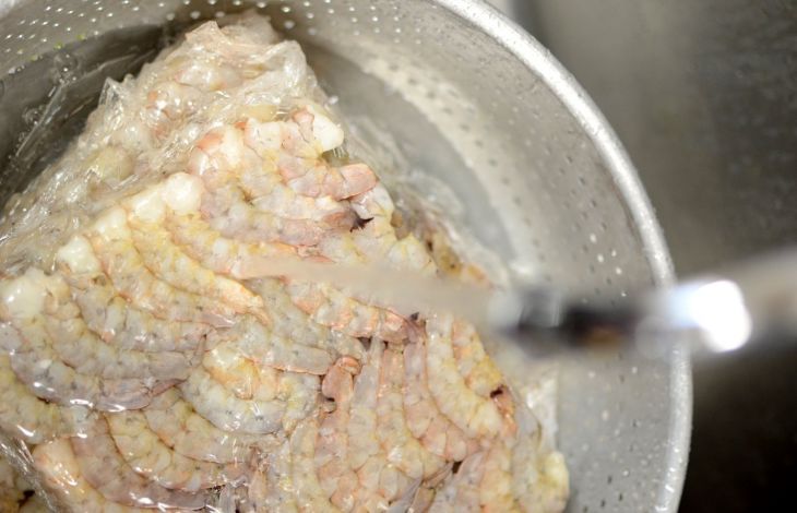 Tiefgekühlte Shrimps zubereiten