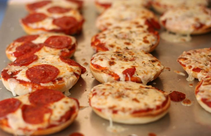 Einen Pizza Bagel machen