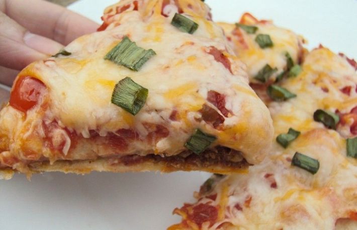Mexikanische Taco Bell Pizzas backen