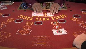 Three Card Poker spielen