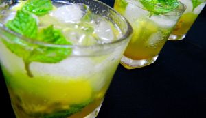 Einen alkoholfreien Mojito zubereiten