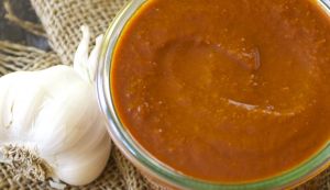 Einfache Enchilada Sauce zubereiten