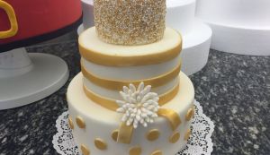 Eine Hochzeitstorte machen